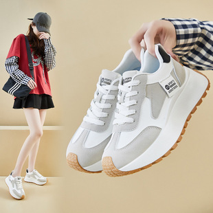 2026年超火的运动鞋女款春季厚底初中生轻便防滑绝美不累脚老爹鞋