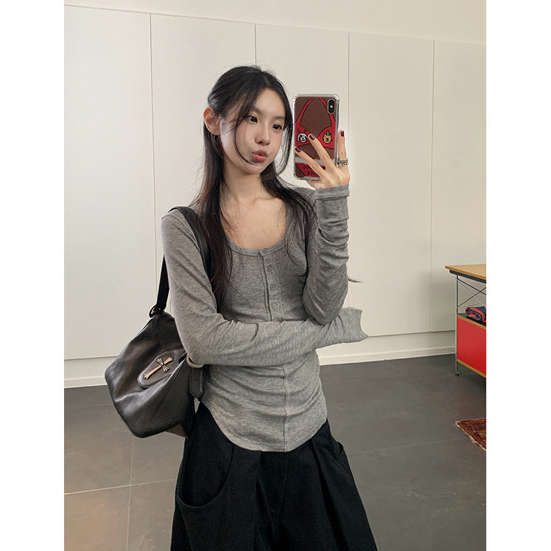 纯欲风U领修身长袖t恤女