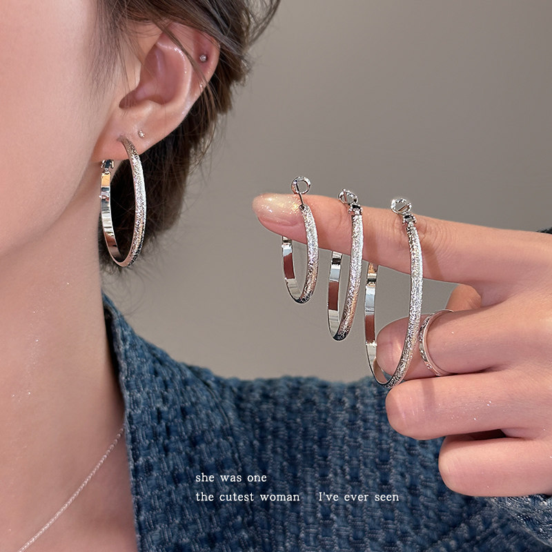 清冷感简约银色磨砂耳圈素圈耳环