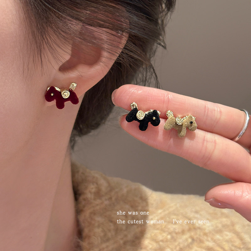 复古植绒小马耳钉女新年款耳环小众设计感耳坠耳圈秋冬高级感耳饰,饰品/流行首饰/时尚饰品新,耳钉,淘宝优惠券,粉丝福利购,淘宝优惠卷