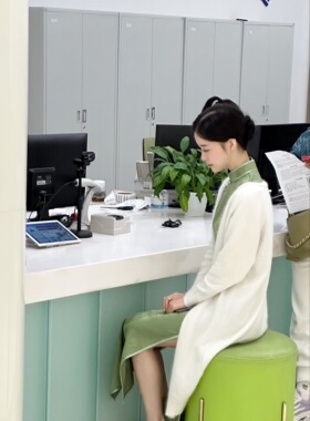 Ti提提 兔绒针织 白色外套（兔绒美丽 但实在掉毛）