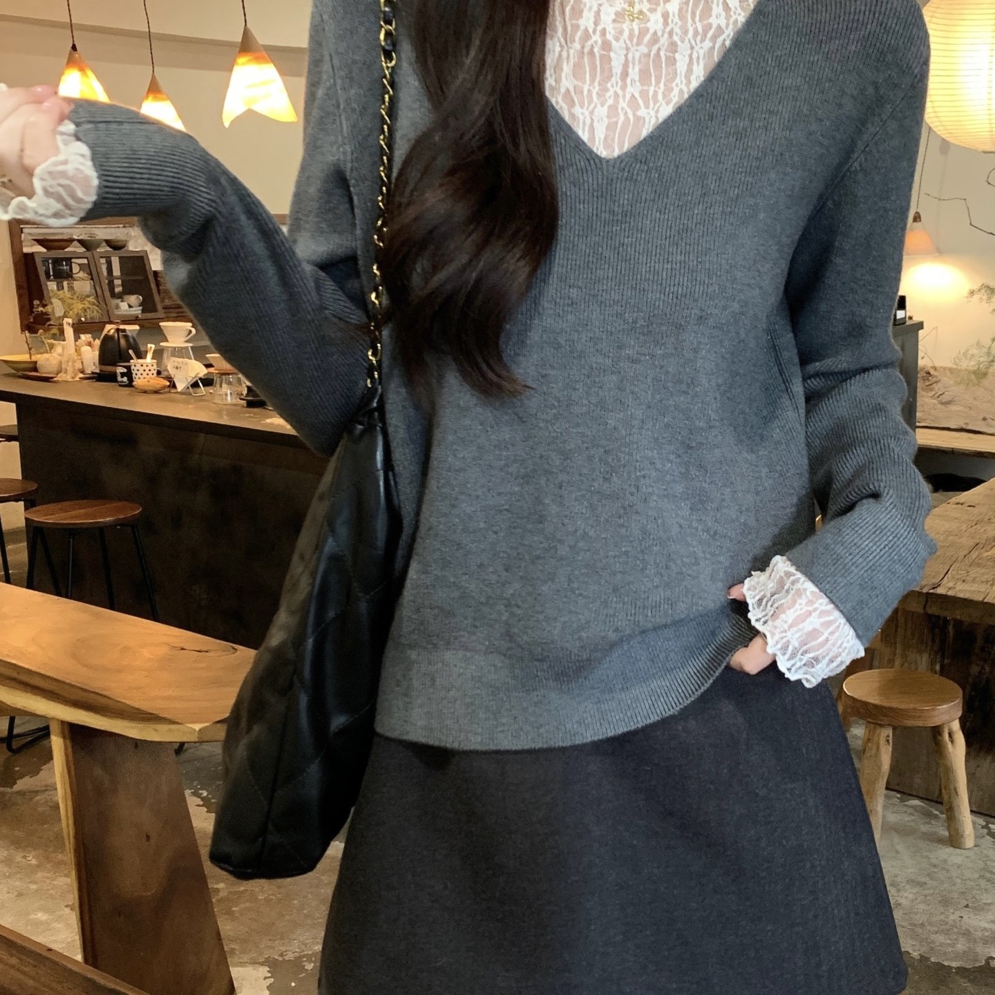 韩系温柔风蕾丝拼接长袖针织衫女冬季高级感气质宽松内搭打底上衣，女装针织衫/毛衣，衣嘉衣服饰