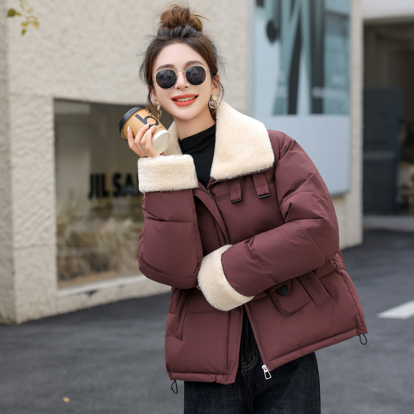 2025新款大码羊羔绒欧货洋气大翻领韩版外套羽绒棉服女,女装棉衣/棉服,衣嘉衣服饰 2025新款大码羊羔绒欧货洋气大翻领韩版外套羽绒棉服女,女装棉衣/棉服,衣嘉衣服饰