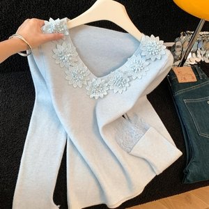 2025秋冬新款法式立领花朵V领针织衫女蕾丝拼接长袖毛衣，女装针织衫/毛衣，衣嘉衣服饰