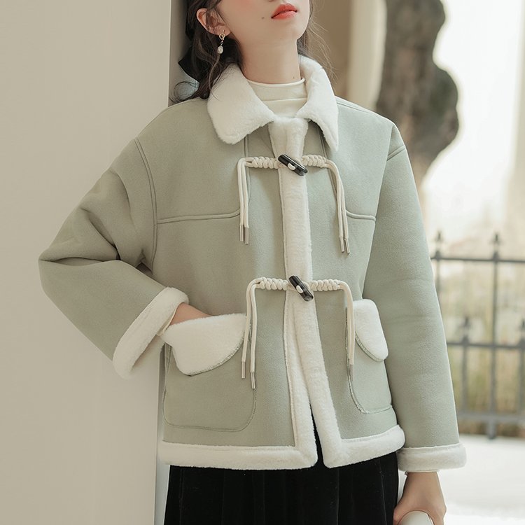 学院风羊羔绒外套女冬季新款高级感加厚上衣，女装毛呢外套，衣嘉衣服饰
