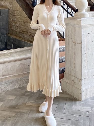 小姿秋冬复古风纽扣针织打底裙