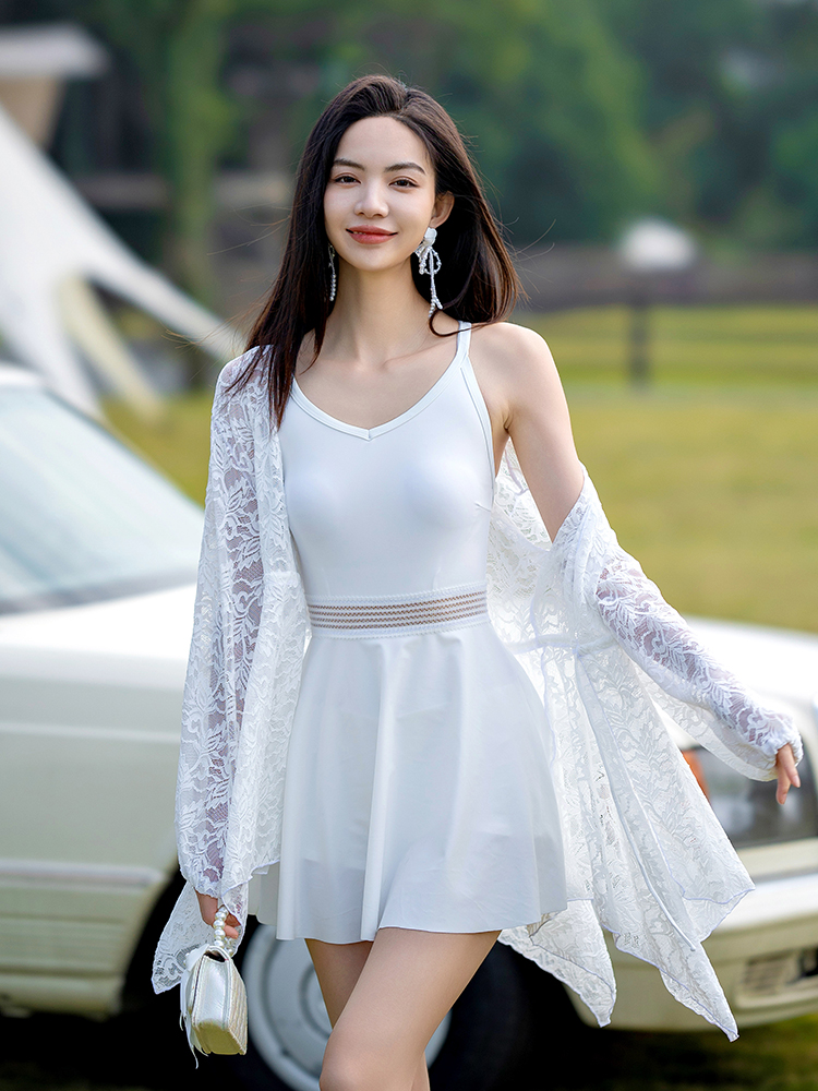 2025连体蕾丝罩衫微胖女孩高级保守女泳衣仙遮肉泡温泉女款纯欲风