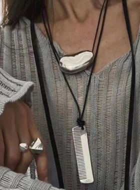 ins博主向日葵欧尼网红爆款时尚配饰银色梳子皮绳毛衣链长款项链