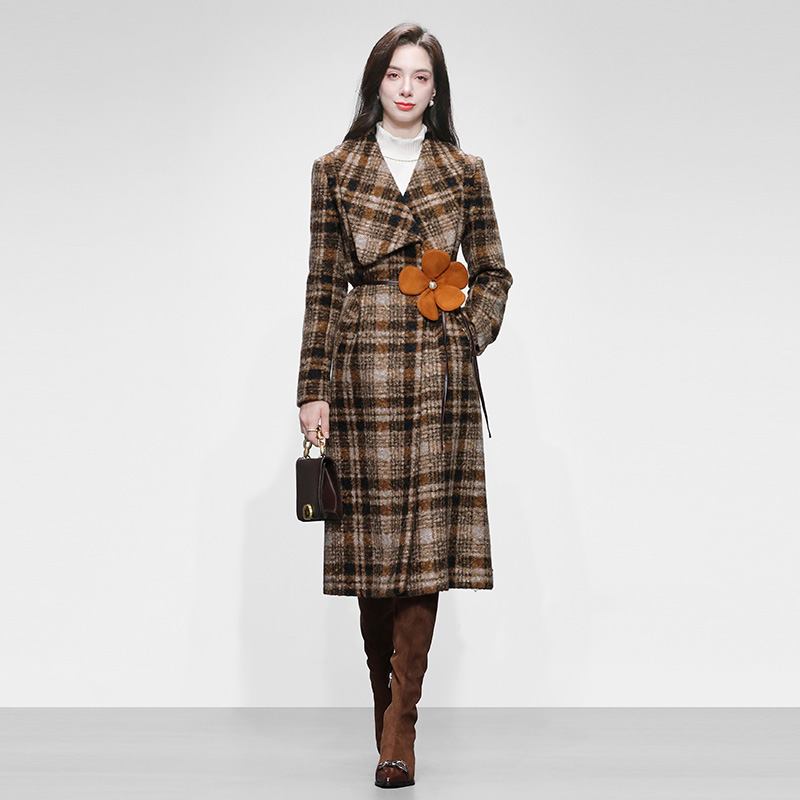 2025秋冬季新款女装复古翻领格纹羊毛毛呢大衣外套保暖气质女