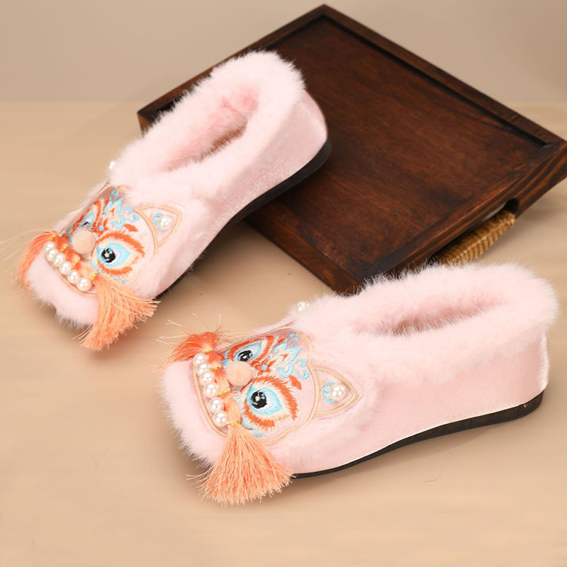 国潮民族风绣花鞋平底加绒非遗虎头鞋女款成人棉鞋冬季居家室内