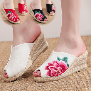 中国风家用鱼嘴高跟半包头绣花布拖鞋女民族风凉拖坡跟牛筋底防滑