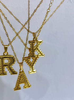 For Angel / 欧美少女 华夫格纹大写字母18K镀金保色项链