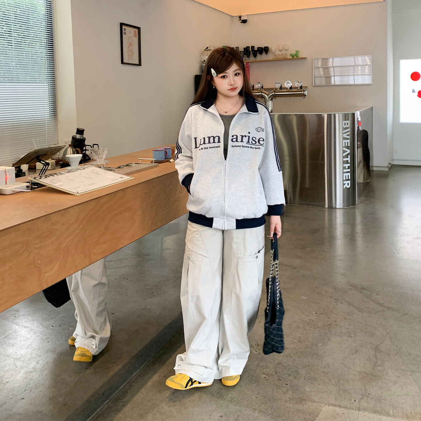 YUZI鱼子美式运动外套复古风灰色三条杠宽松通勤休闲春季大码女装