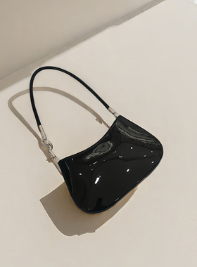 包包2025新款ins潮流百搭手提简约单肩腋下包韩版光胶漆皮法棍包
