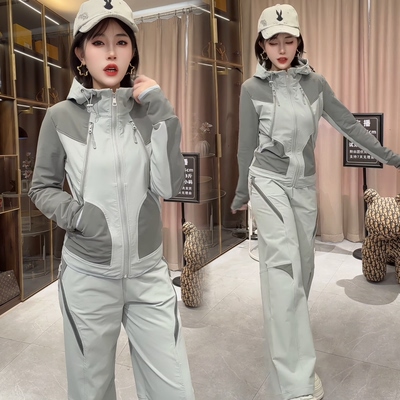 早春新款登山冲锋衣休闲套装女