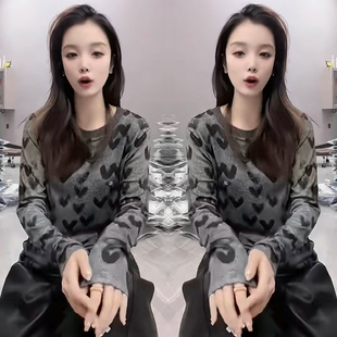秋季长袖上衣女款2026新款早秋适合单穿的韩系正肩灰色内搭打底衫