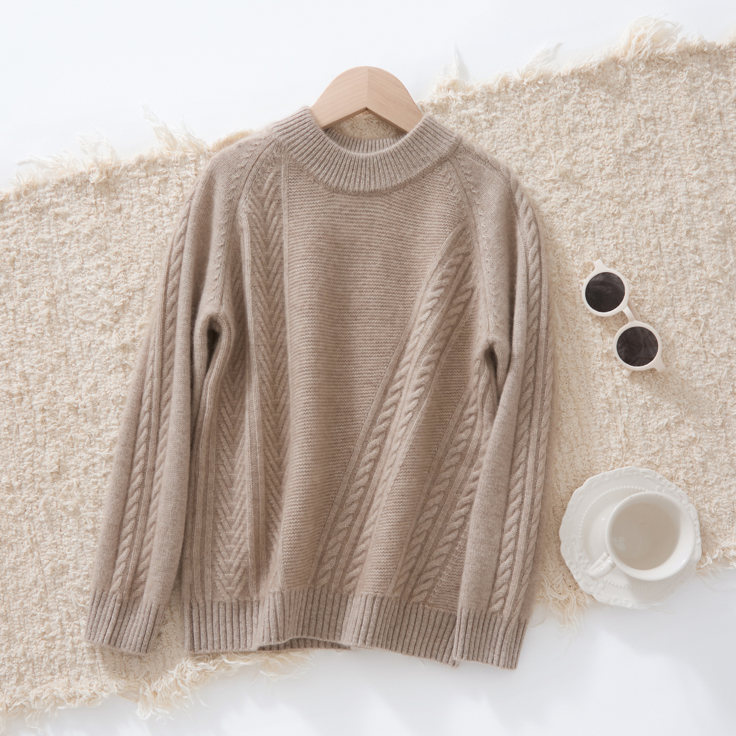 100%纯山羊绒扭花加厚半高领毛衣