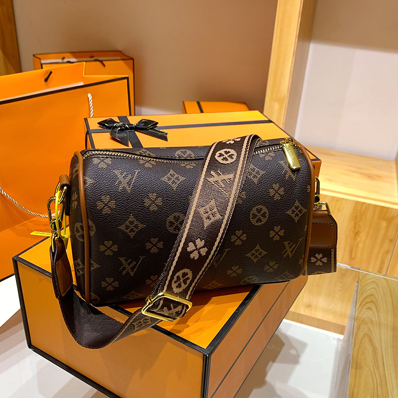 高级斜挎包百搭洋气小单肩