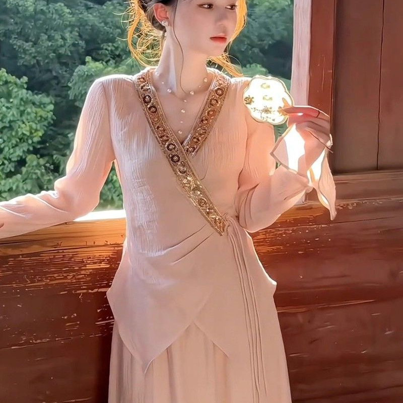 大码胖mm新中式设计感套装裙女神范V领亮片上衣半身裙两件套