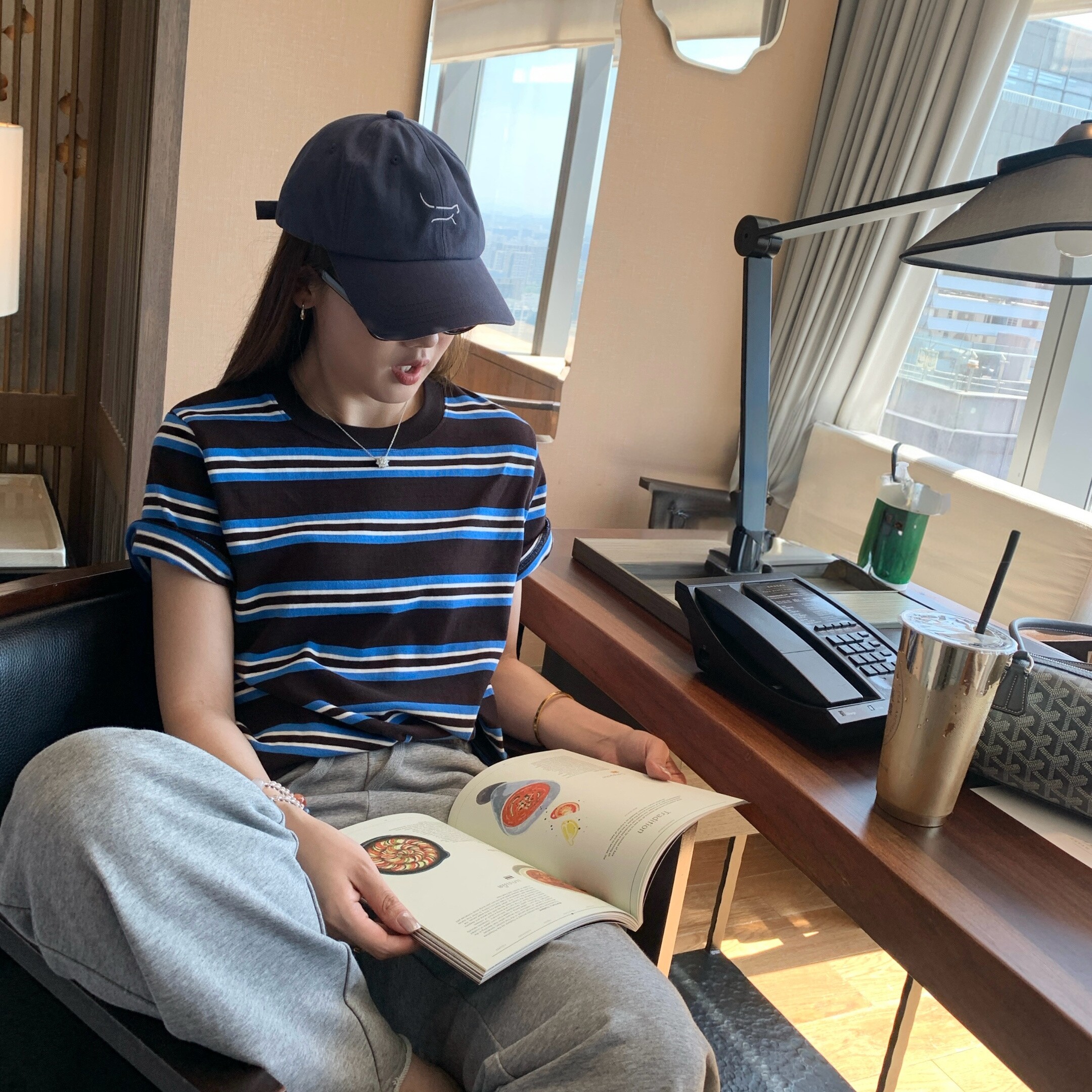 HLY休闲纯棉透气蓝棕条纹撞色宽松tee 巨显白时髦圆领正肩短袖T恤