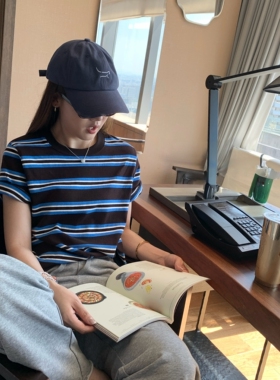 HLY夏季纯棉透气蓝棕条纹撞色宽松tee 巨显白时髦圆领正肩短袖T恤