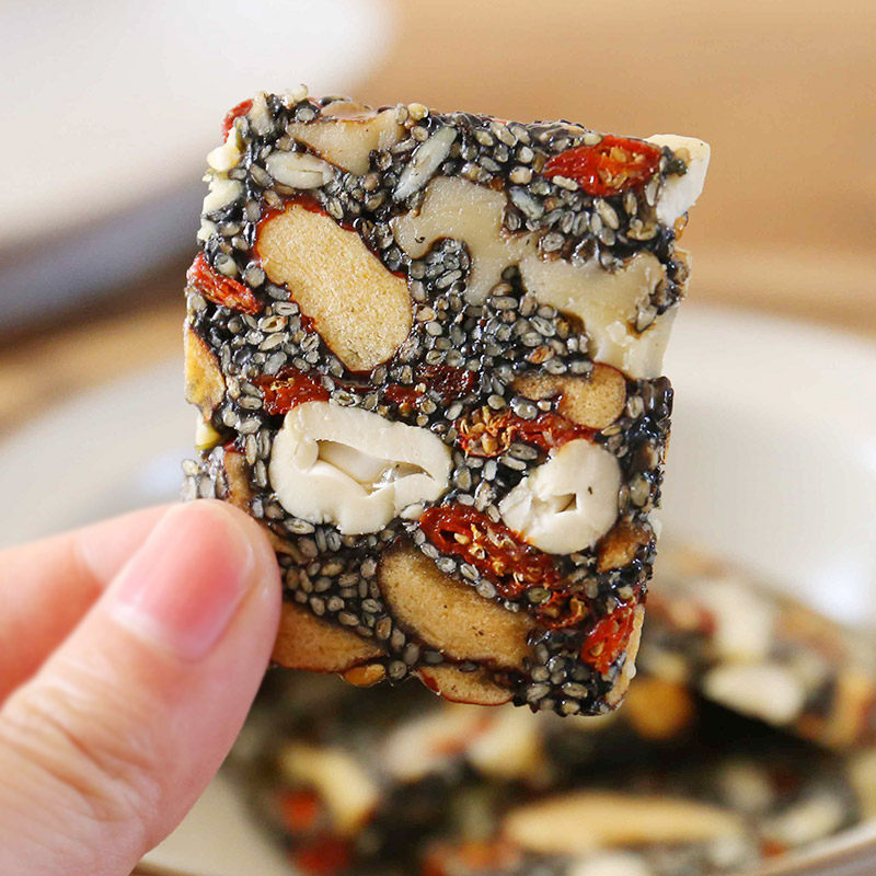 八万谷手作芝麻糕新鲜制作当季黑芝麻八种食材健康小零食低糖不腻,零食/坚果/特产,芝麻饼/芝麻片,淘宝优惠券,粉丝福利购,淘宝优惠卷