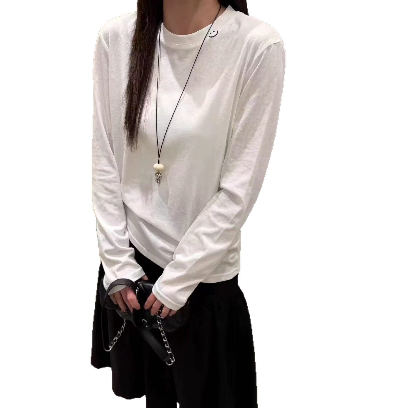 2026年春款T恤长袖女刺绣笑脸T恤白色内搭打底衫新款T恤上衣亲肤