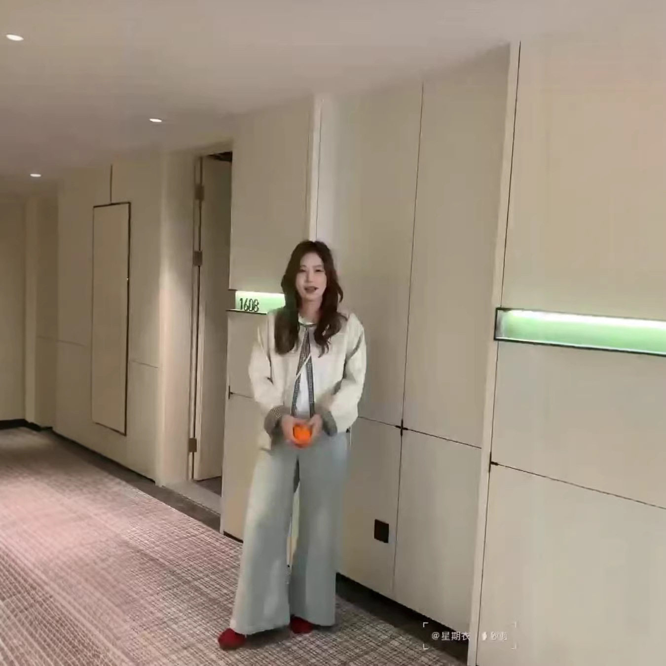 2026年春款外套女拼接格子圆领外套新款学院风上衣长袖慵懒风夹克