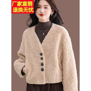 2025秋冬新款羊剪绒大衣女短款V领羊羔毛皮毛一体年轻皮草外套