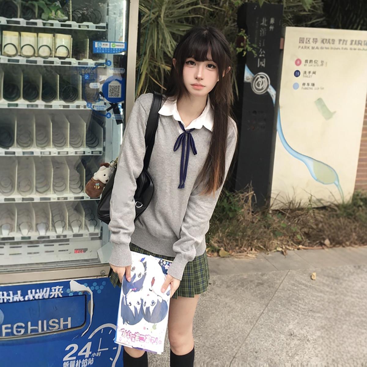 屿川野纯色套头毛衣叠穿V领全棉针织衫直筒女上衣学生带领假两件