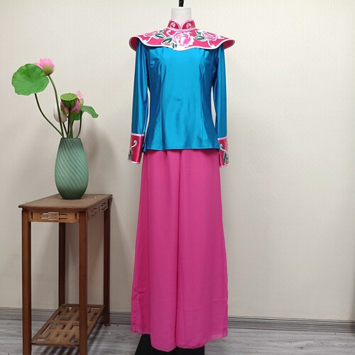 喜庆中国风秧歌服古典舞蹈服饰