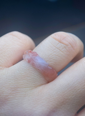 冰飘南红玛瑙九尾狐如意戒指俏色巧雕如意苏工雕刻