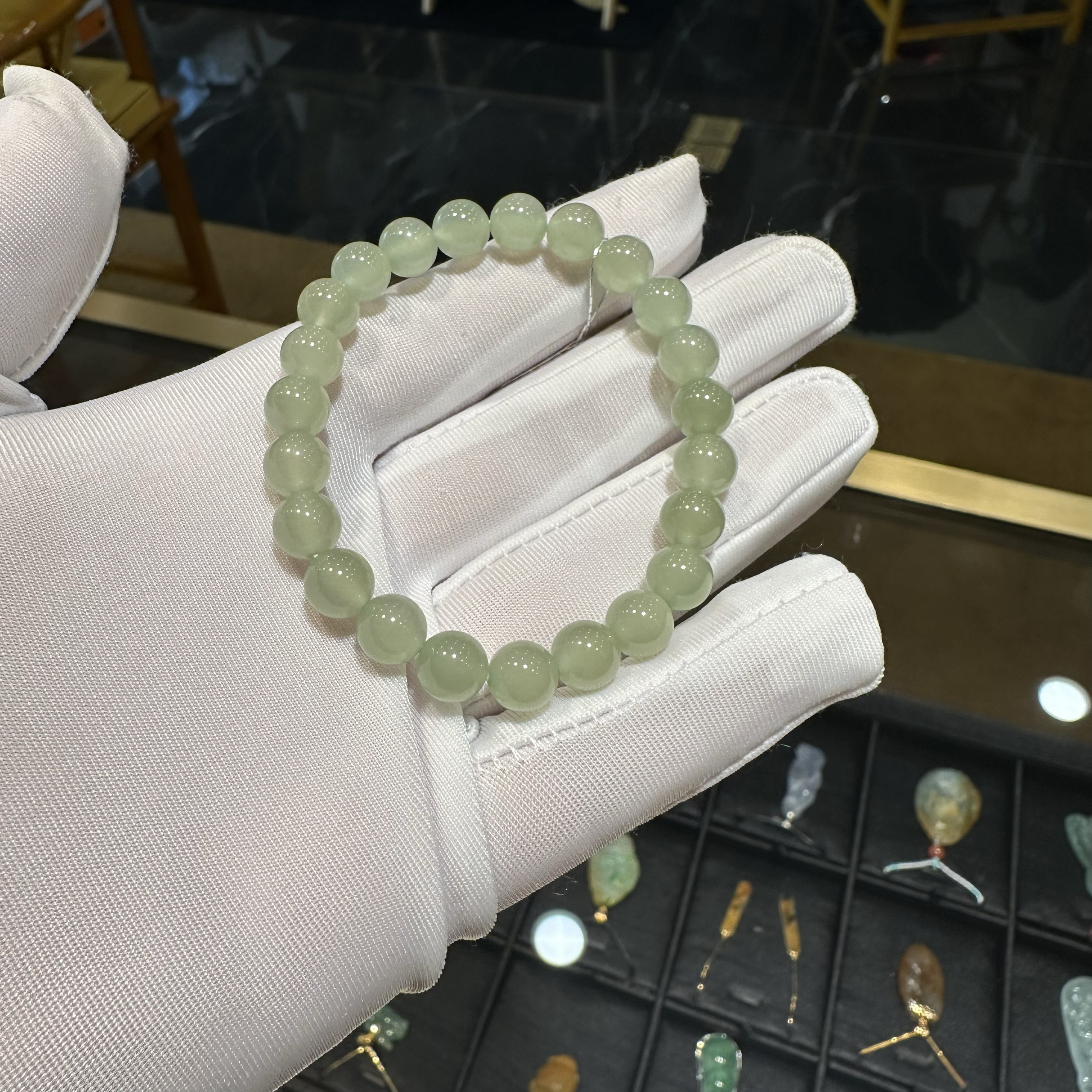 卡8mm冰晴无结构天然和田玉手串