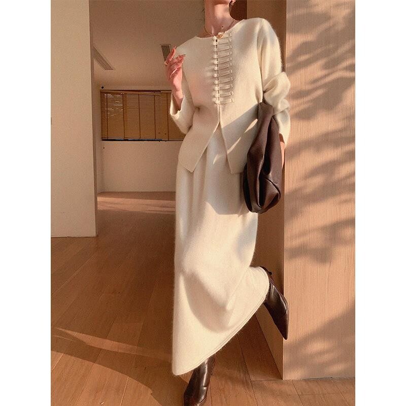 秋装2025新款气质米白色新中式两件套装女国风针织上衣半身裙慵懒,女装/女士精品,休闲运动套装,淘宝优惠券,粉丝福利购,淘宝优惠卷