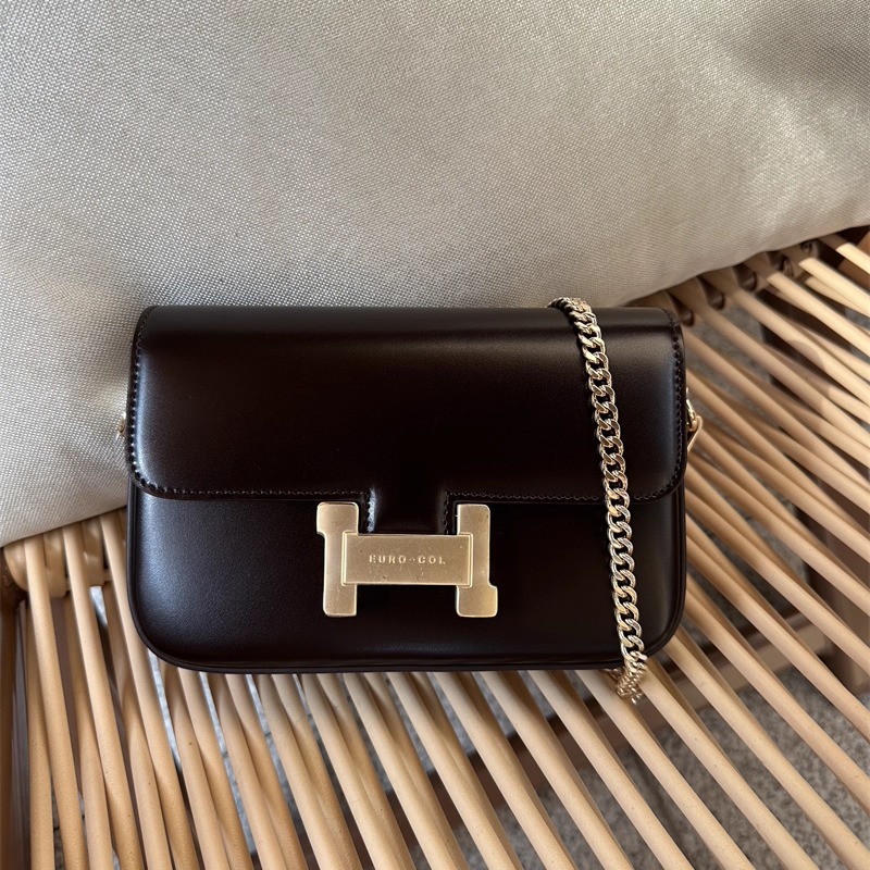 高级感锁扣小方包女2025新款