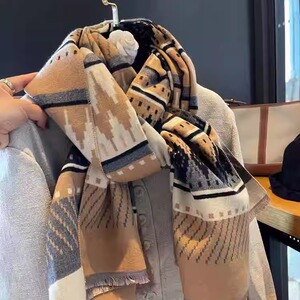 法国大牌高级感千鸟格围巾女百搭保暖围脖羊绒披肩外搭两用秋冬季