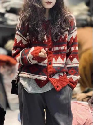 秋冬山羊绒开衫女花色复古2025秋冬新款气质提花拼色加厚针织毛衣