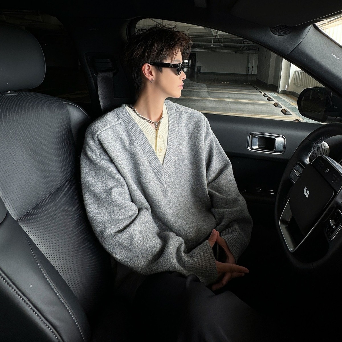 深灰色假两件V领毛衣男款秋冬美式覆古针织衫老钱风慵懒开衫外套,男装,针织衫/毛衣,淘宝优惠券,粉丝福利购,淘宝优惠卷