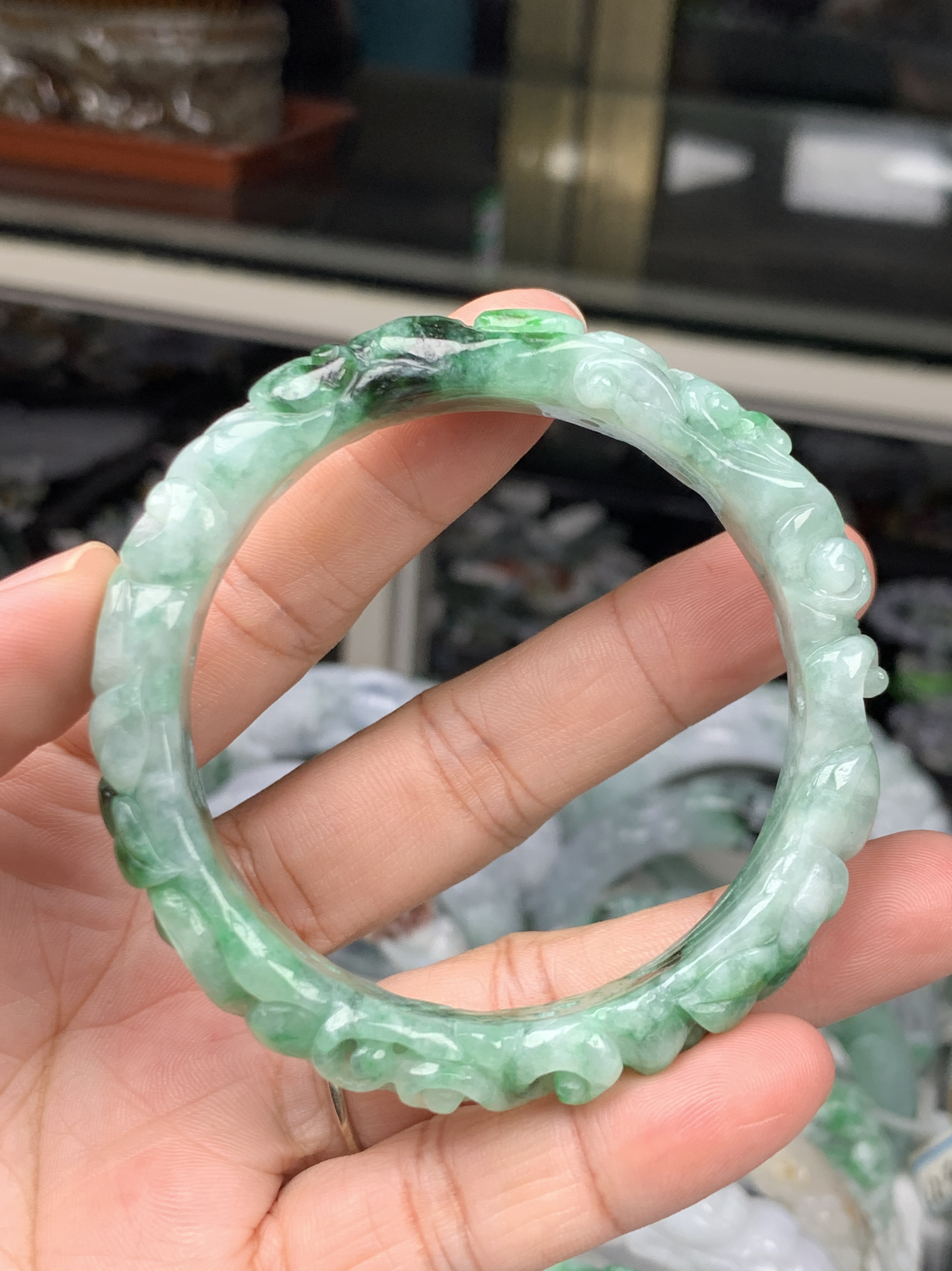 缅甸翡翠A货手镯 白底青 花开富贵 55-12.8-8.6