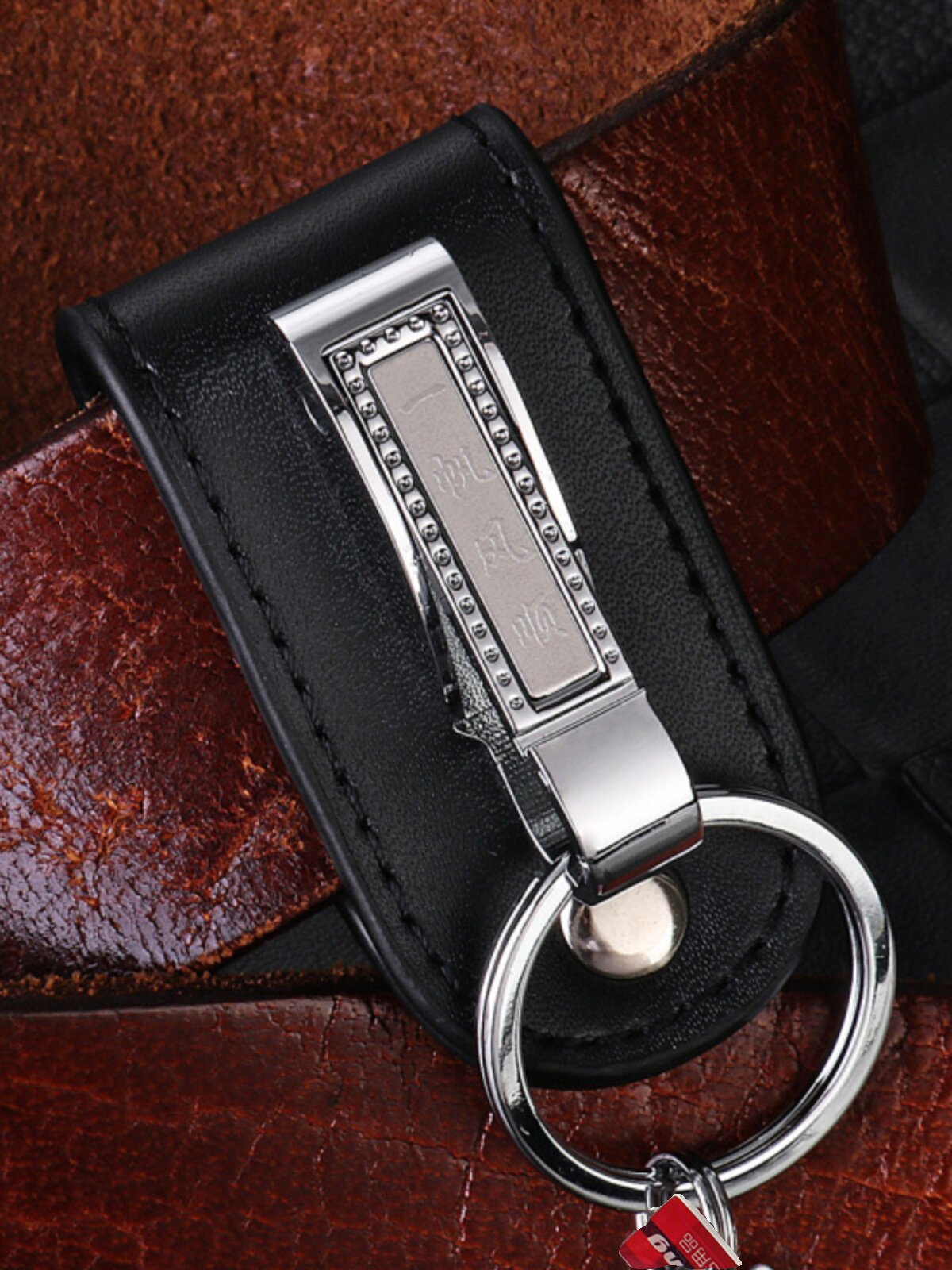 JAPANESE AND AMERICAN KEYCHAINS MENS STAINLESS STEEL WEAR BELT KEYCHAINS HIGH-GRADE HANGING BELTS CREATIVE CAR KEYCHAIN PENDANTS