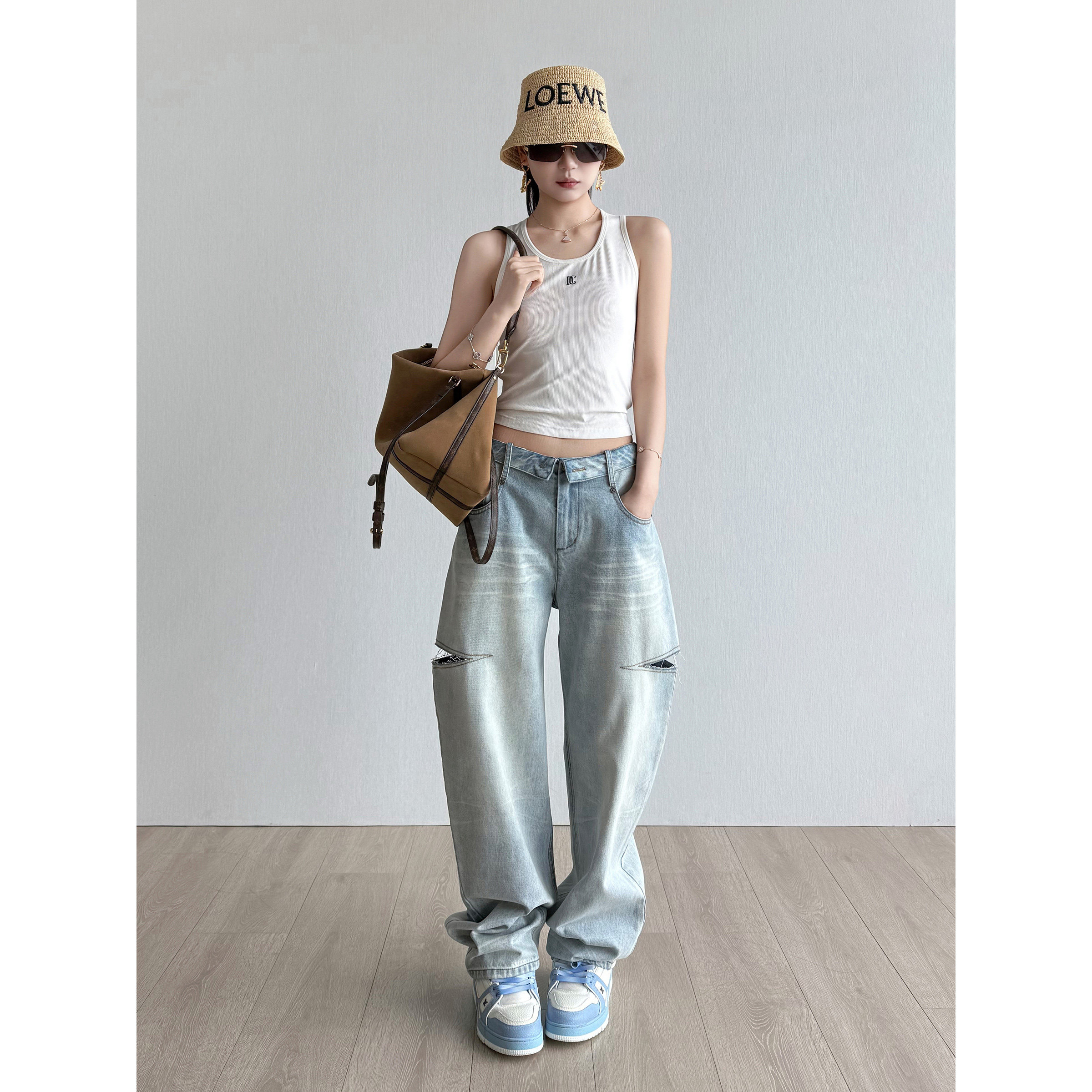 NancyCavally翻折腰头破洞牛仔裤图片