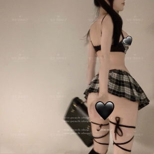 酒酿桃子:露胸纯欲文胸校园JK制服情趣可爱辣妹格子短裙低腰诱惑
