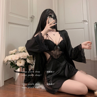 酒酿桃子:吊带裙睡衣女性感蕾丝情趣纯欲夏季冰丝露背带胸垫镂空