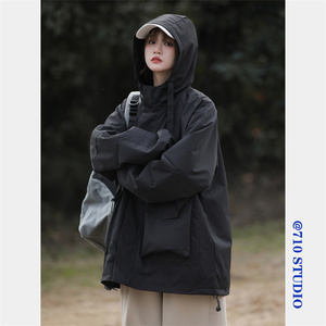 2025新款美式冲锋衣外套女春秋登山户外风机能风夹克女连帽外套图片