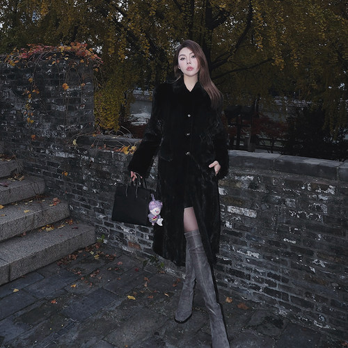 茉萱通勤水貂长款貂皮大衣