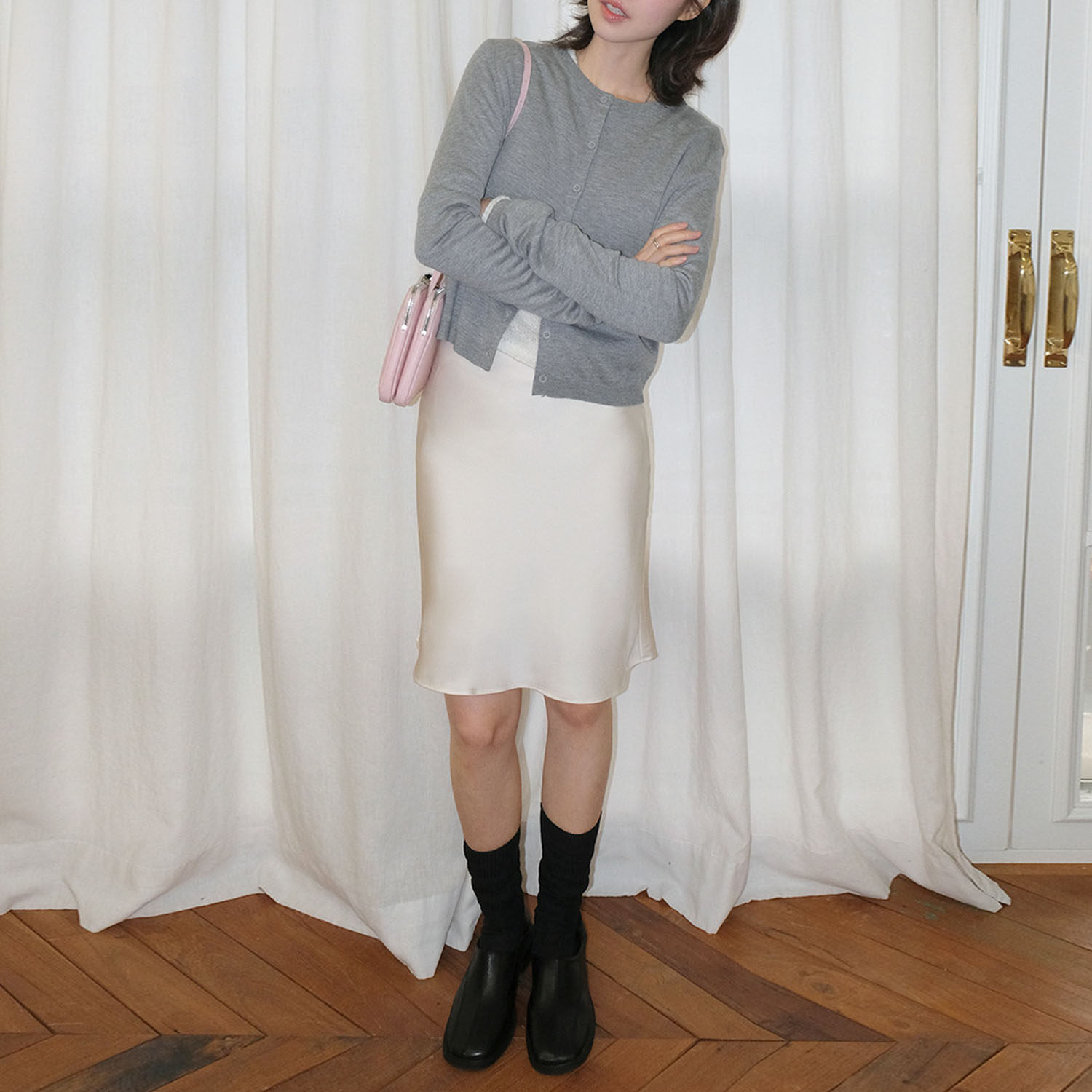 白色缎面低腰垂感半身裙女小个子知性短裙2026春季新款丝滑鱼尾裙