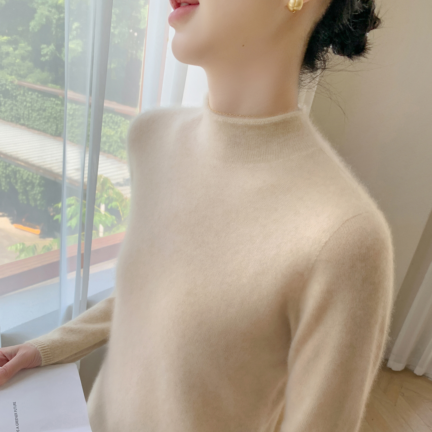 无缝卷边半高领100纯山羊绒衫女