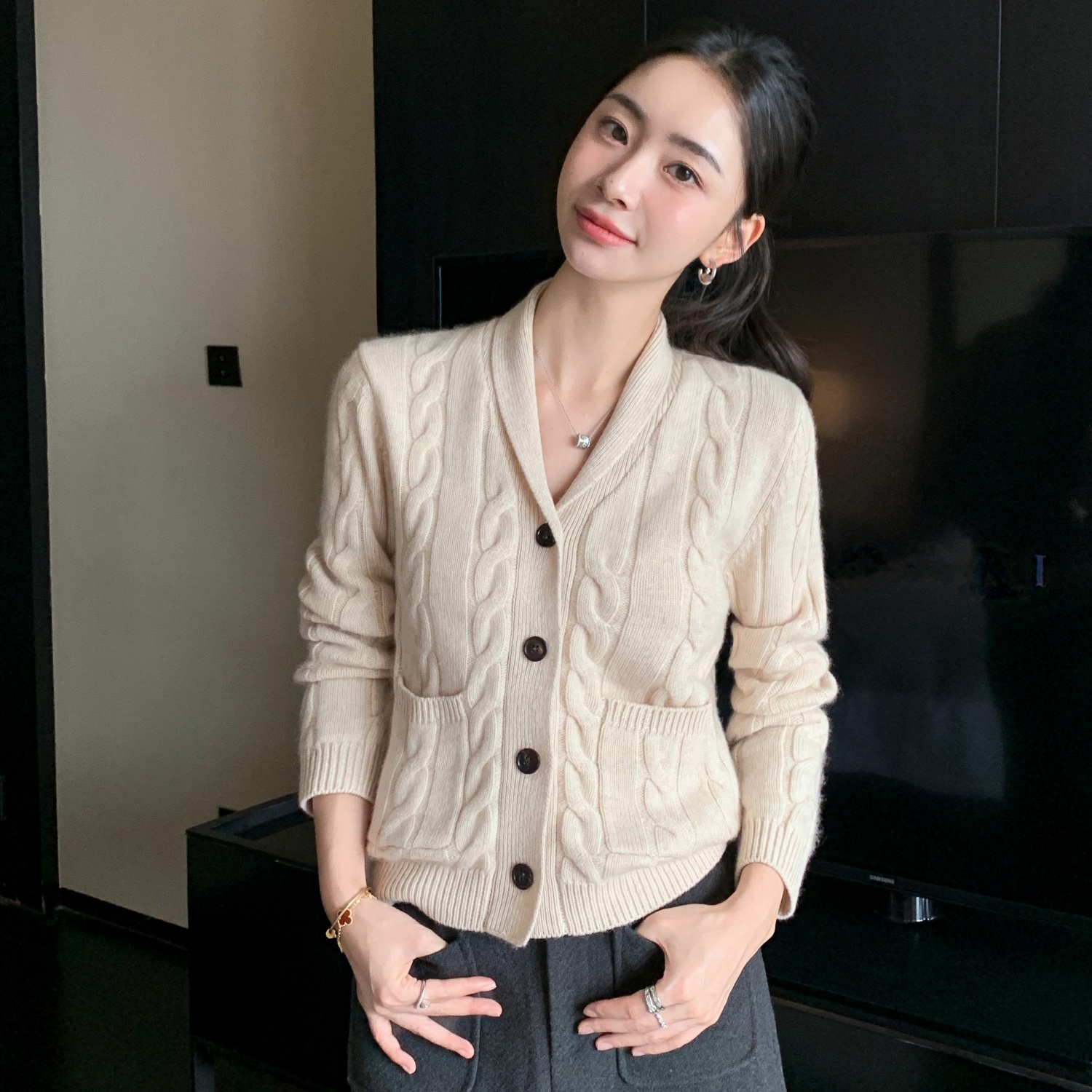 V领麻花100%纯羊绒针织开衫女
