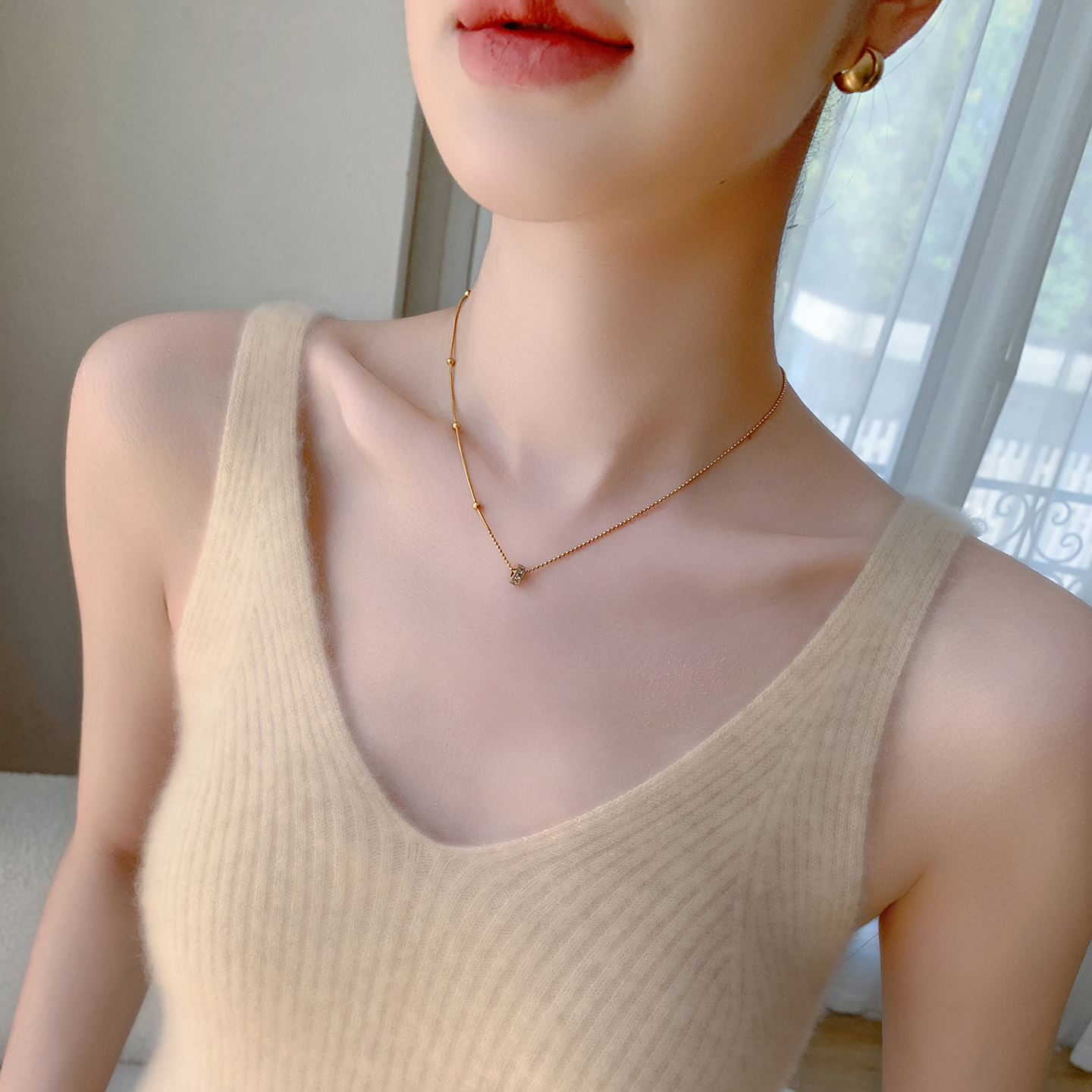 修身V领100纯羊绒针织吊带女