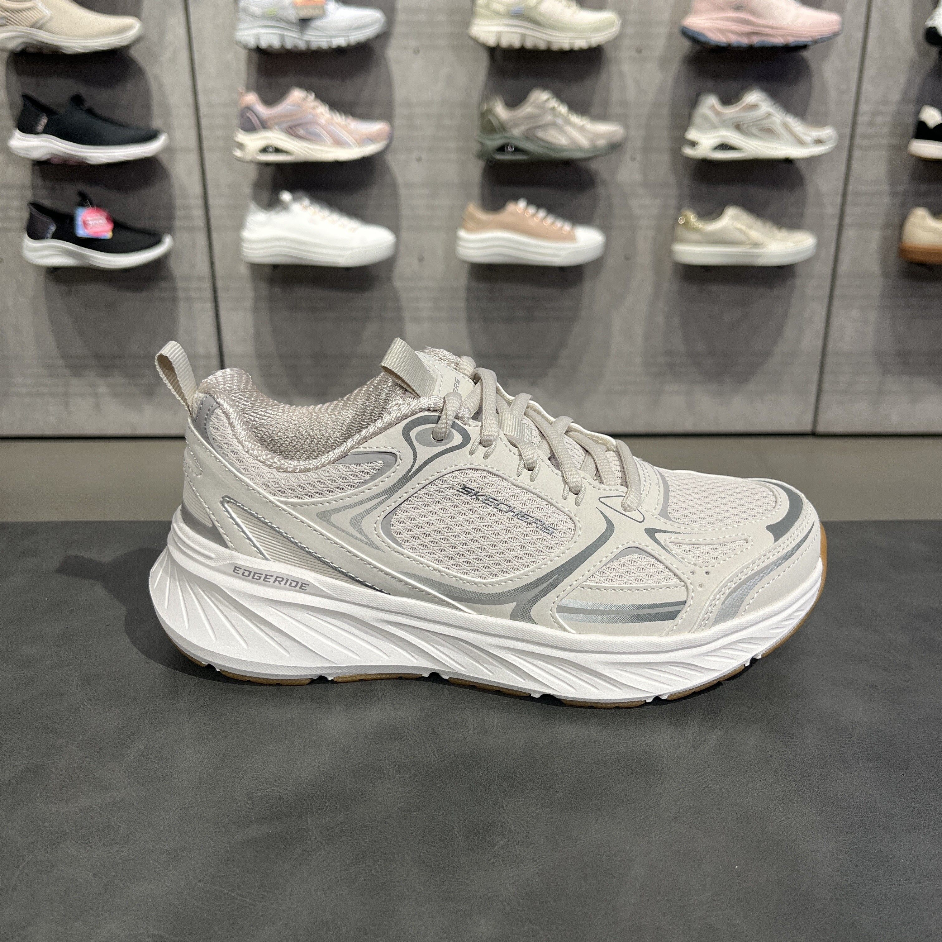 Skechers斯凯奇秋季女士新款网面缓震透气绑带休闲运动鞋150475